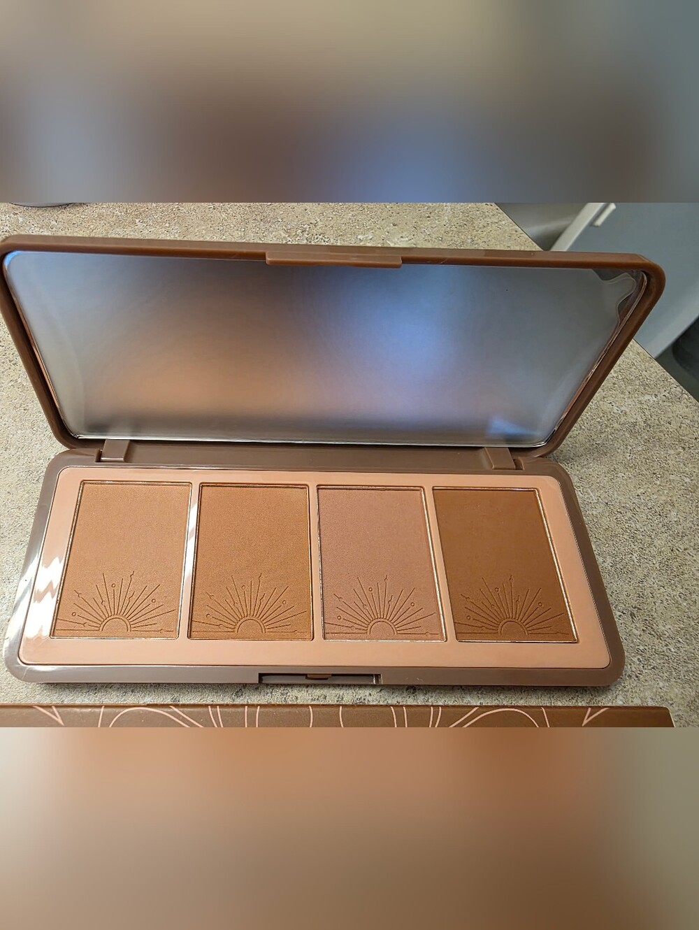 Pink Beauty Hot Commodity Bronzer Palette - Warm Brown Shades BNIB - Picture 2 of 5